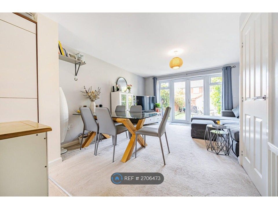 Property photo 3 of 7 Living