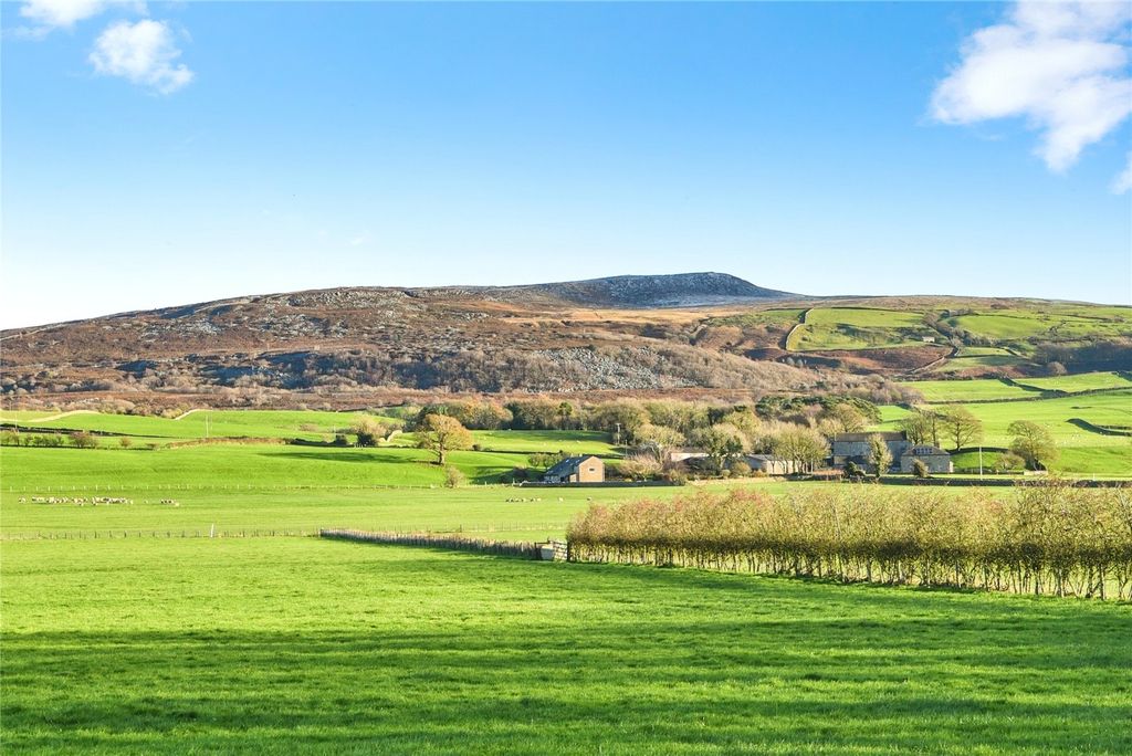 Property photo 3 of 38 Stunning Views