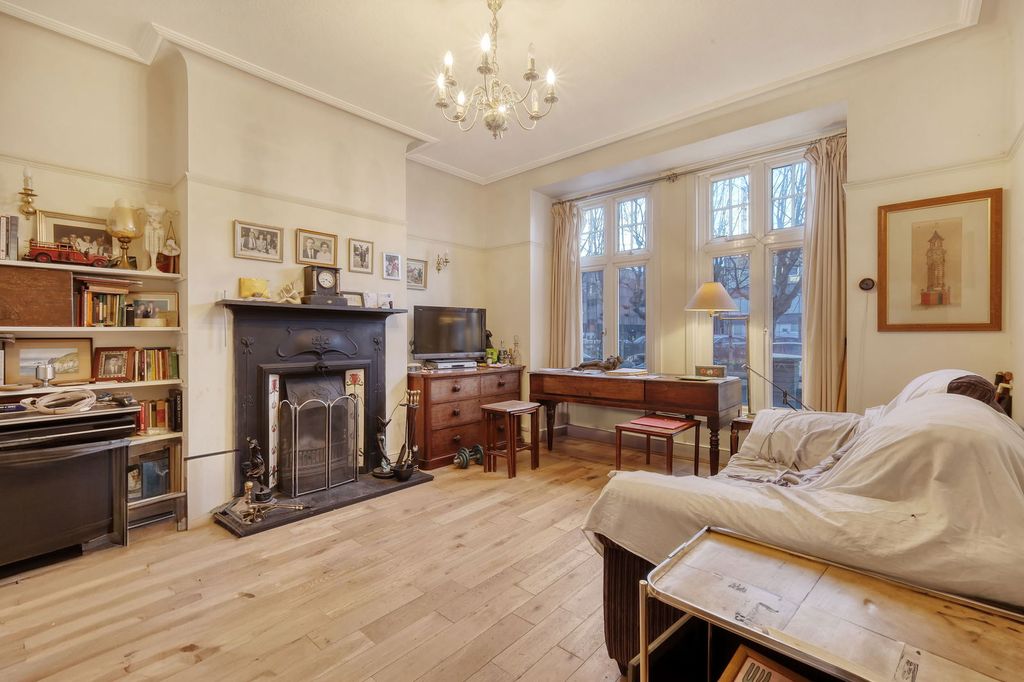 Property photo 2 of 17