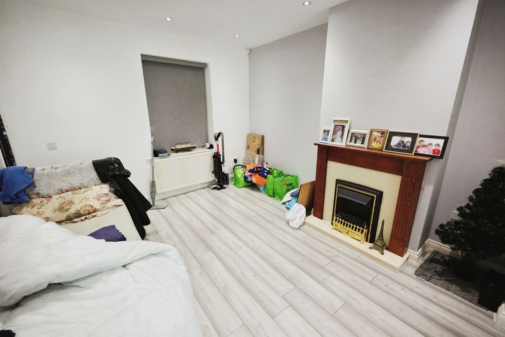 Property photo 2 of 9 Pbox-Img.Jpg