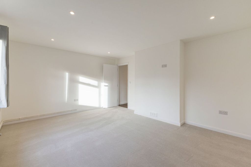 Property photo 2 of 21 Picture No. 06