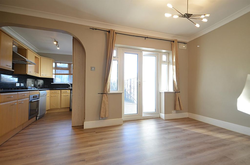 Property photo 3 of 11 Kitchen .Jpg