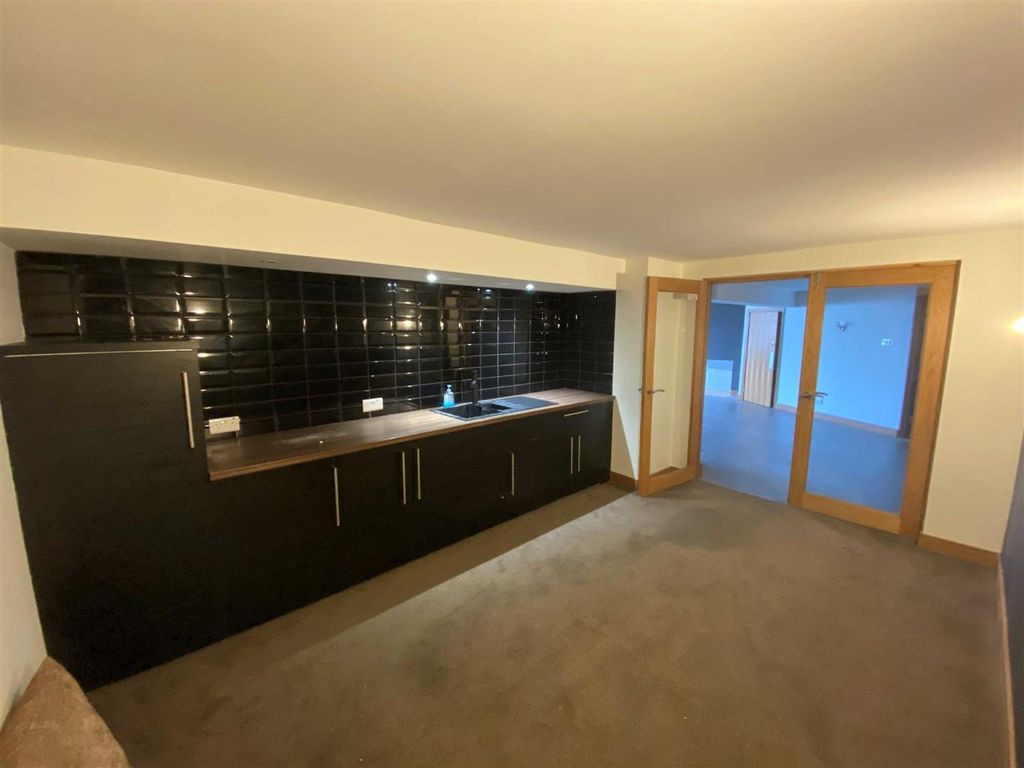 Property photo 2 of 3