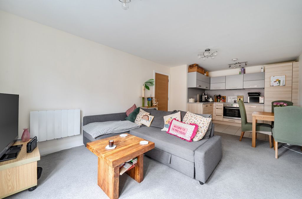 Property photo 3 of 14 1416204-11-699329...