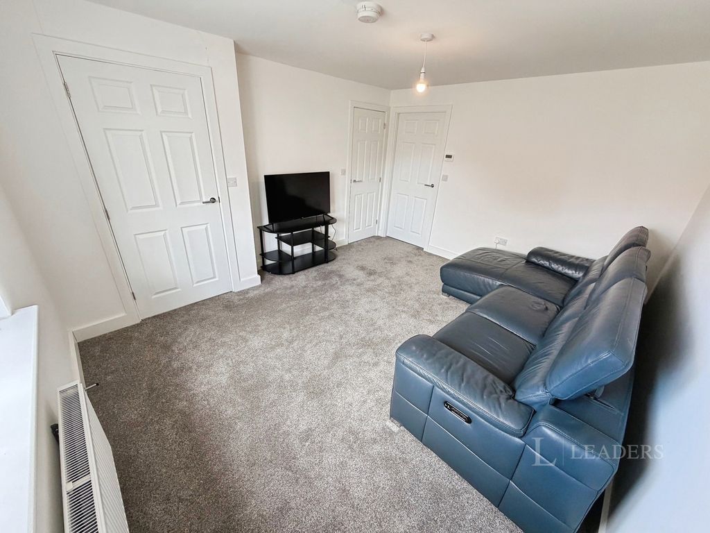 Property photo 3 of 16 Lounge