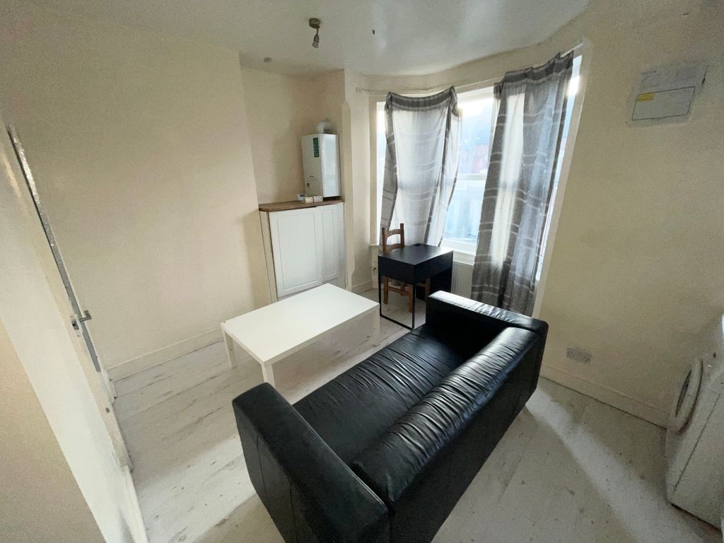 Property photo 3 of 8