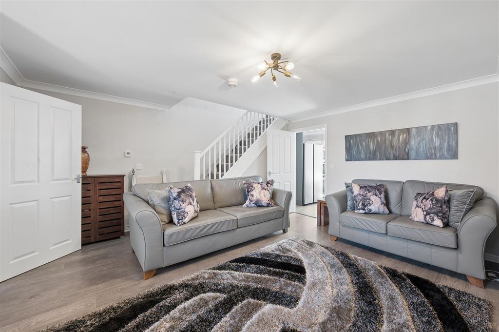 Property photo 2 of 32 Fisher Street - Reception Room