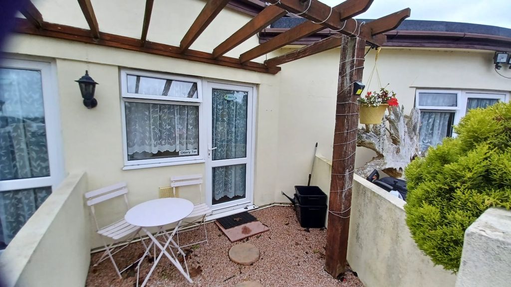 Property photo 1 of 2
