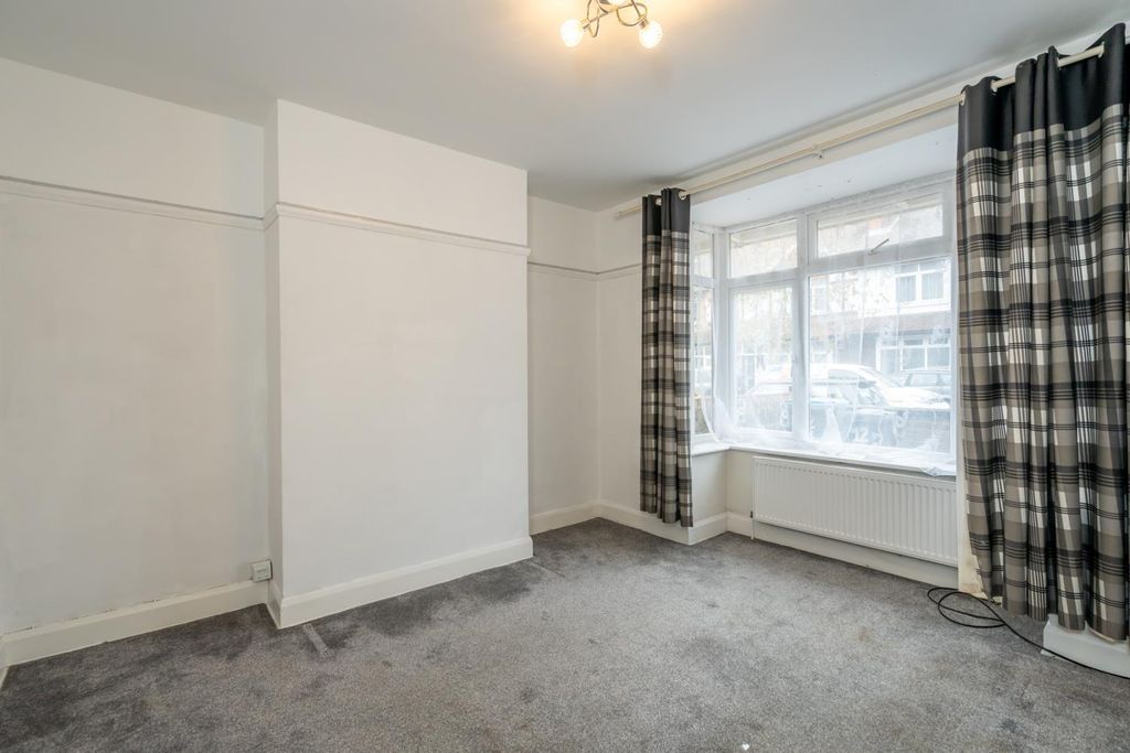 Property photo 2 of 12 Lounge.Jpg