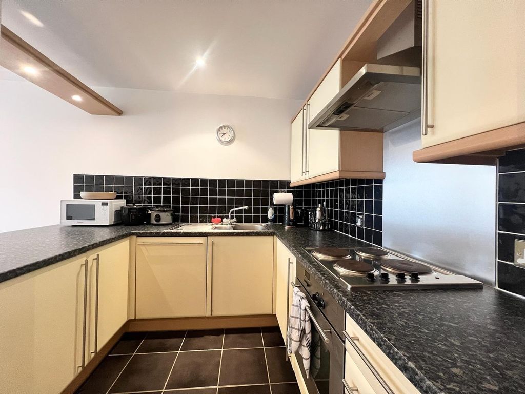 Property photo 3 of 6 Kitchen