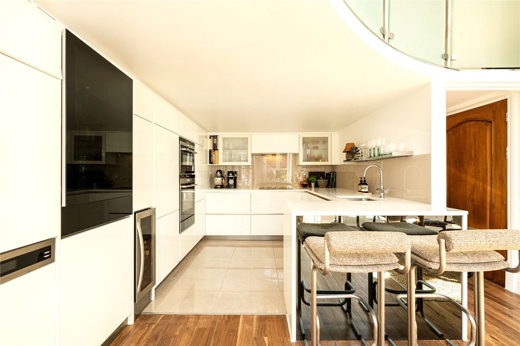 Property photo 2 of 14 Kitchen