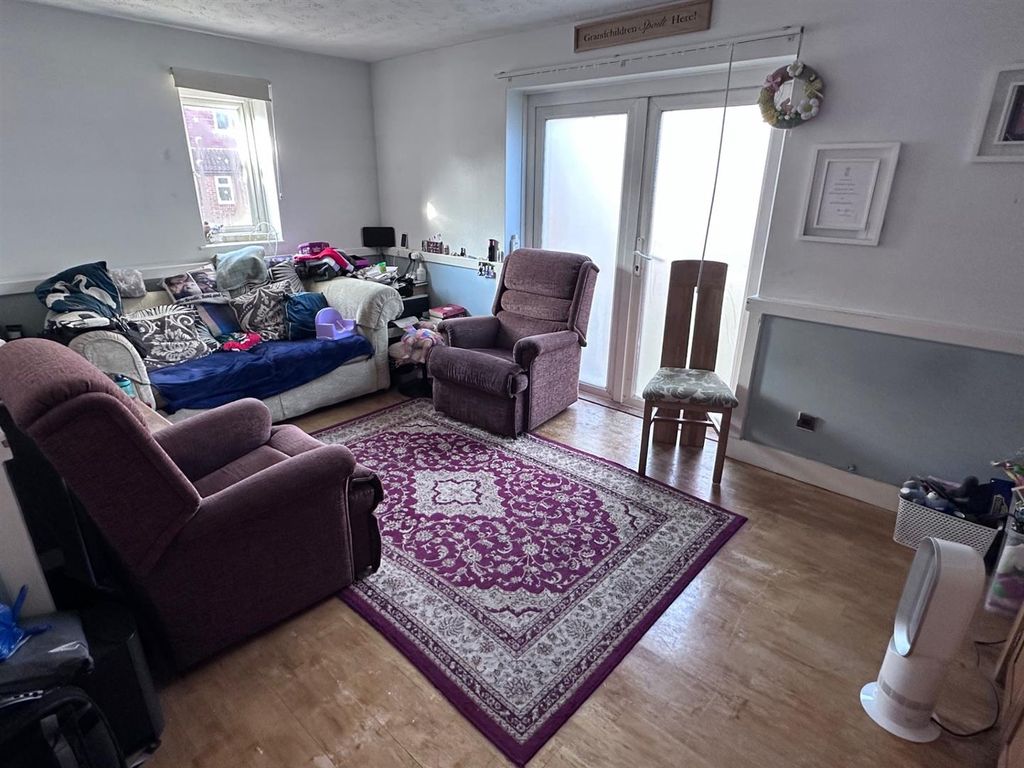 Property photo 3 of 25 01323 438506