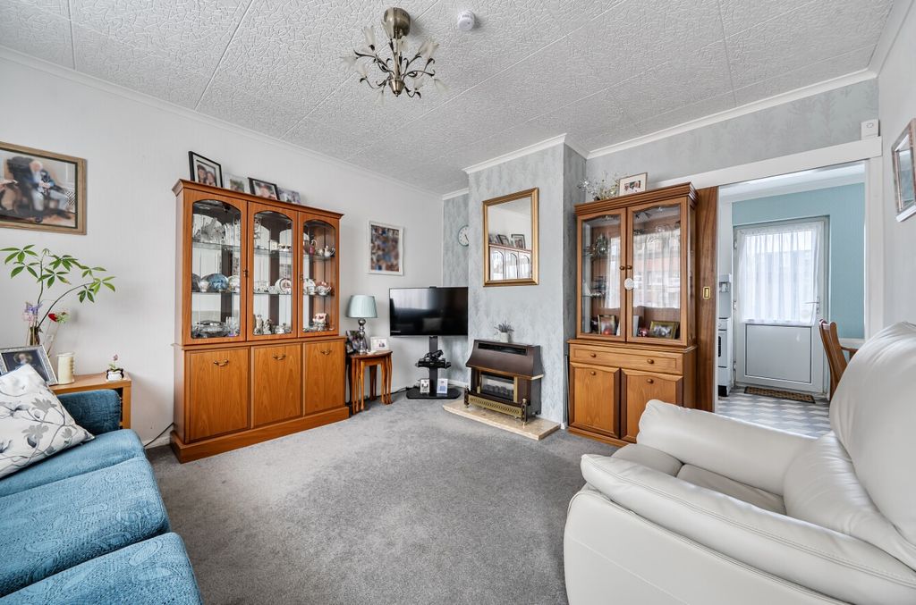 Property photo 2 of 15 5231794
