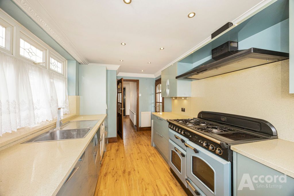 Property photo 2 of 23