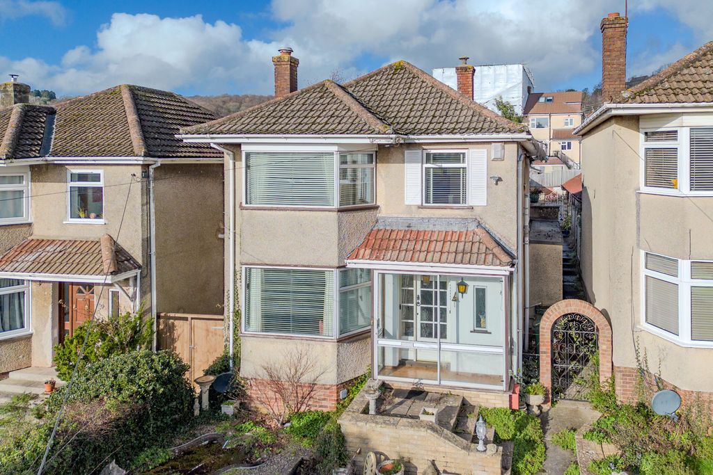 Property photo 1 of 16 Photo 13