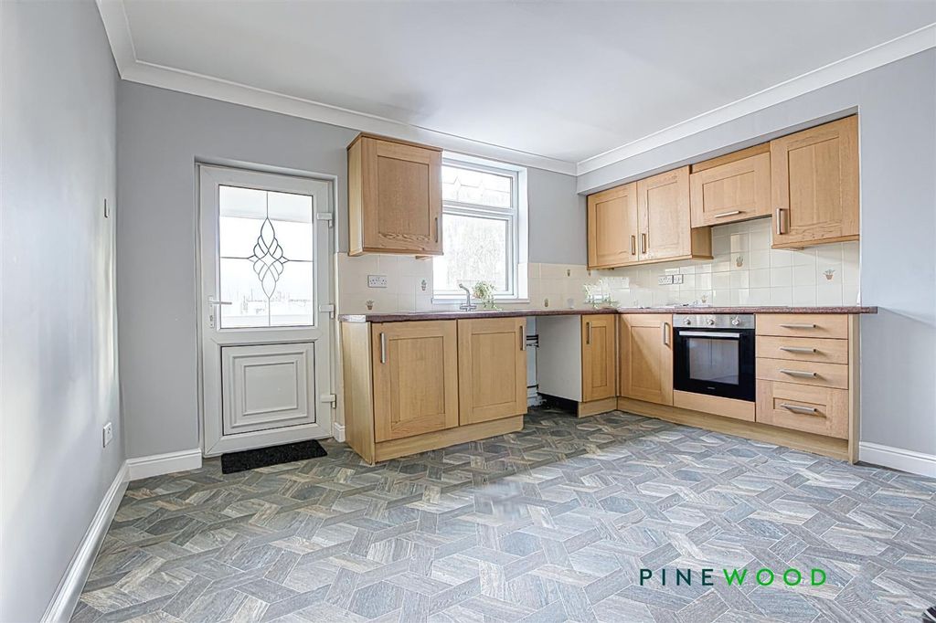Property photo 2 of 11 Kitchen Diner