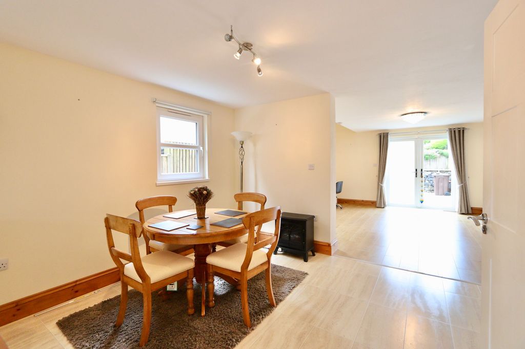 Property photo 3 of 31