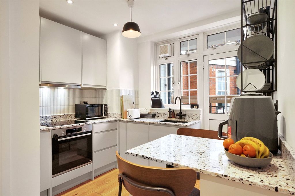 Property photo 2 of 15 Picture No. 10