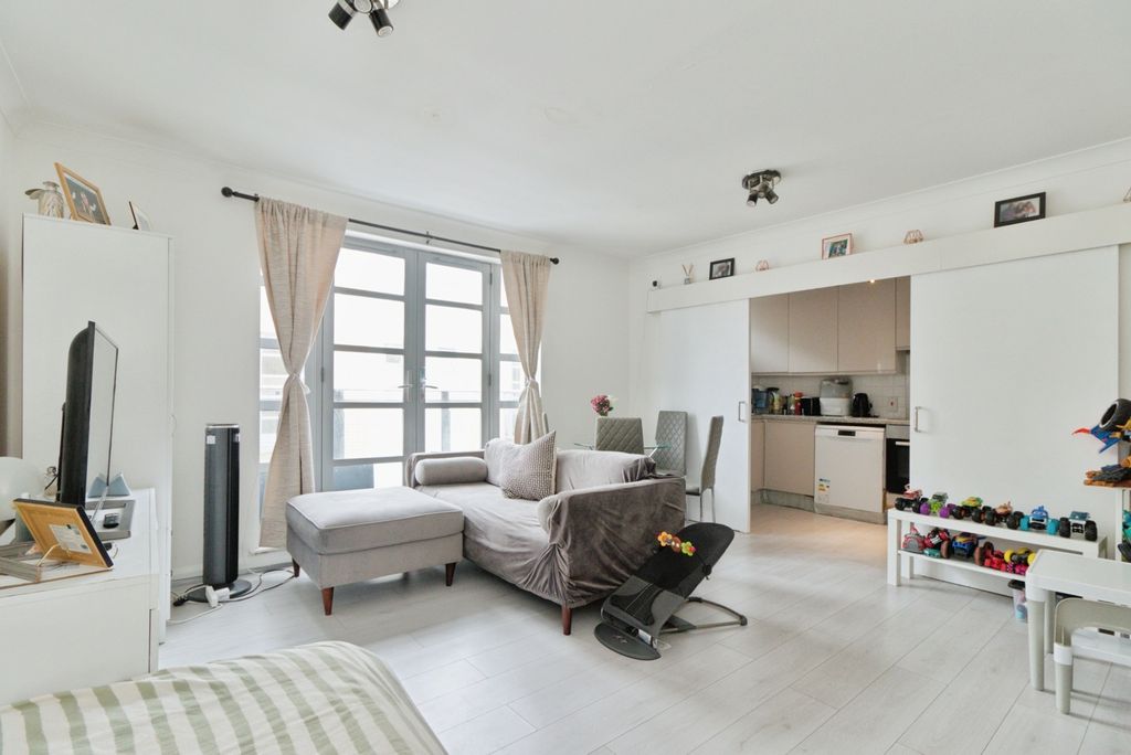 Property photo 2 of 19 Pbox-Img.Jpg