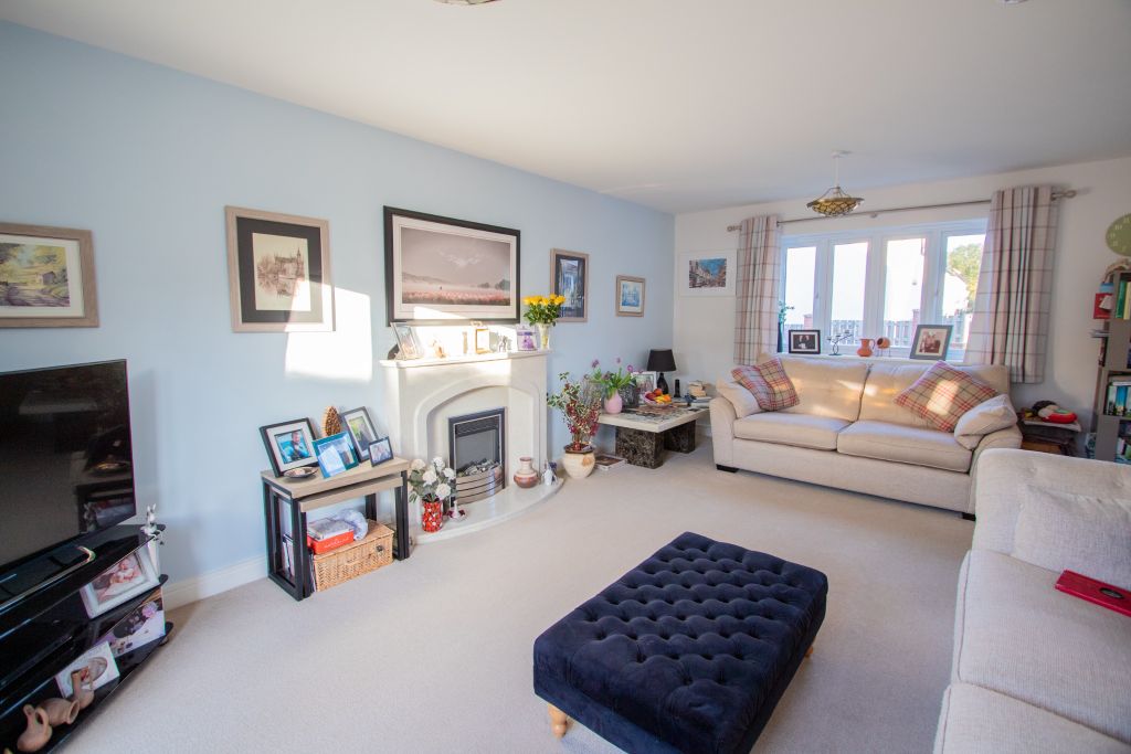 Property photo 3 of 18 Living Room