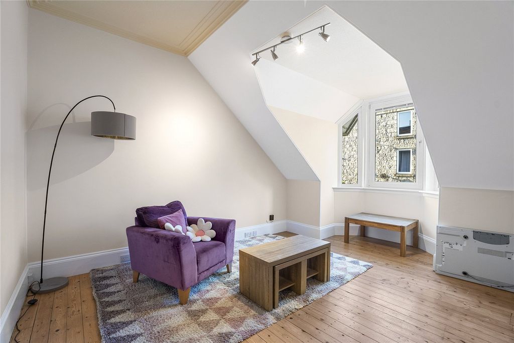 Property photo 2 of 16 Chestnut Row