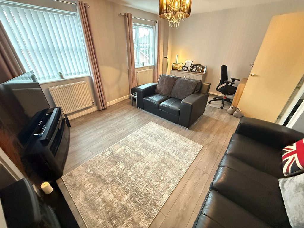 Property photo 2 of 20