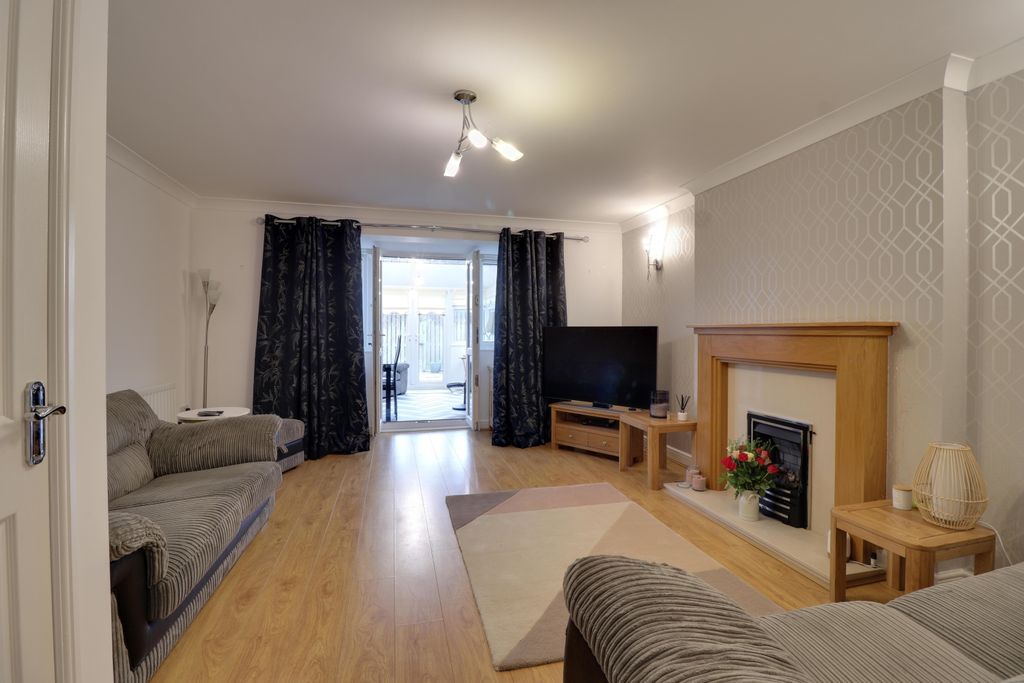 Property photo 2 of 22 Lounge