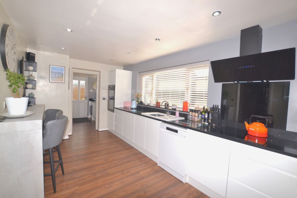 Property photo 3 of 36