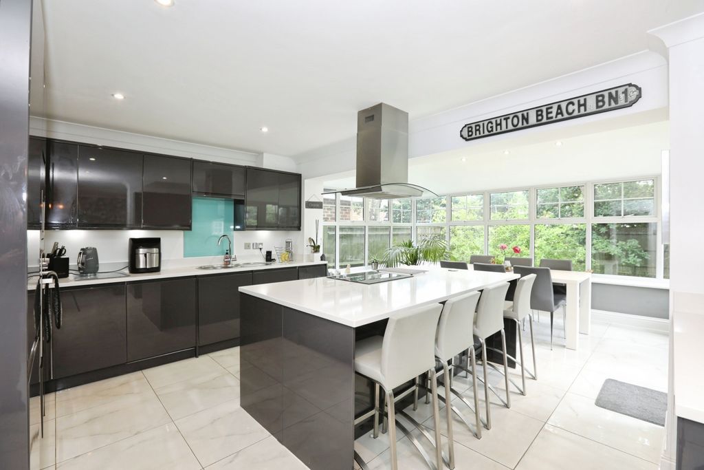 Property photo 2 of 20 Kitchen