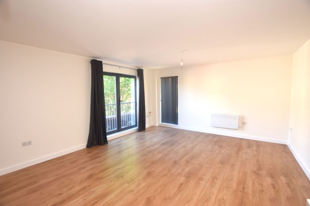 Property photo 2 of 7 Living Space