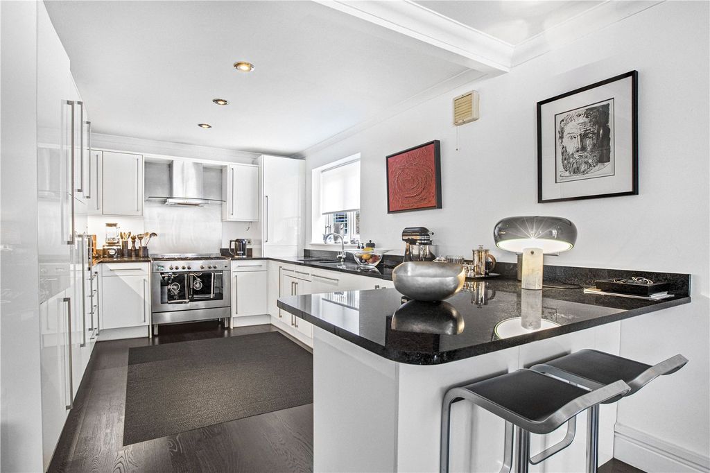 Property photo 2 of 19 Picture No. 32