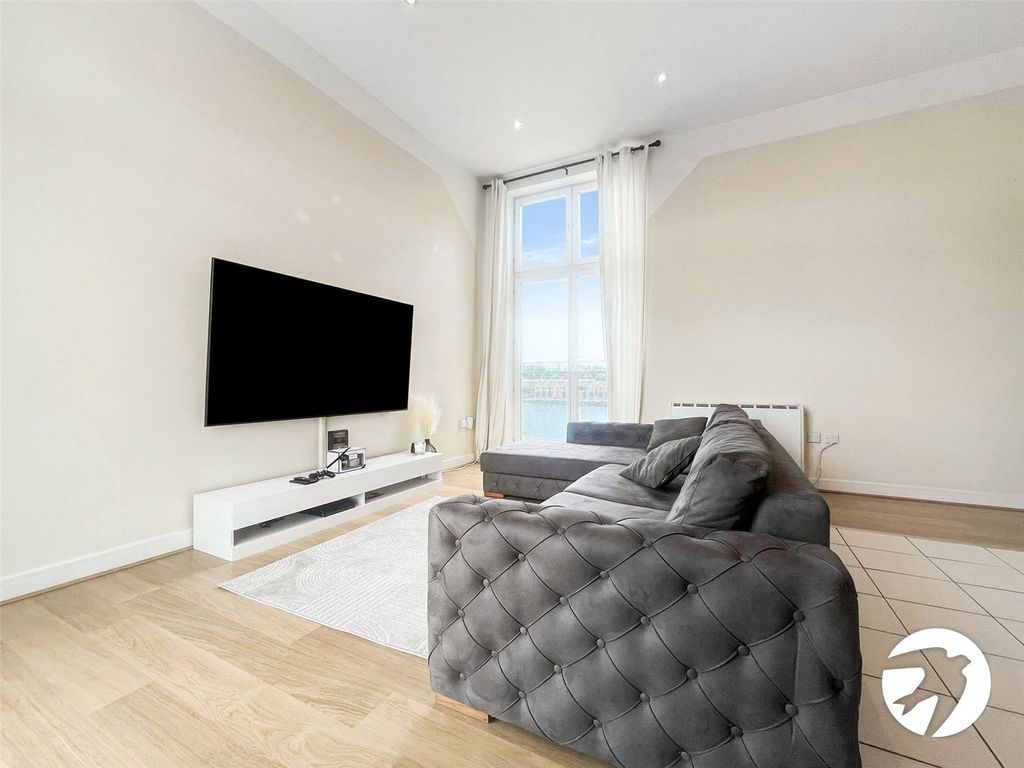 Property photo 3 of 12 Picture No. 02