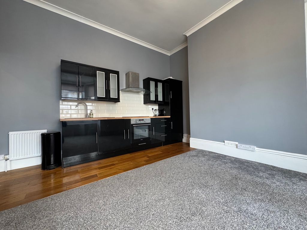 Property photo 2 of 7 Kitchen