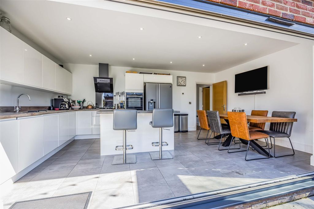 Property photo 3 of 26 3 Dunkirk Rise, Southbourne-Small-Porticomarketing