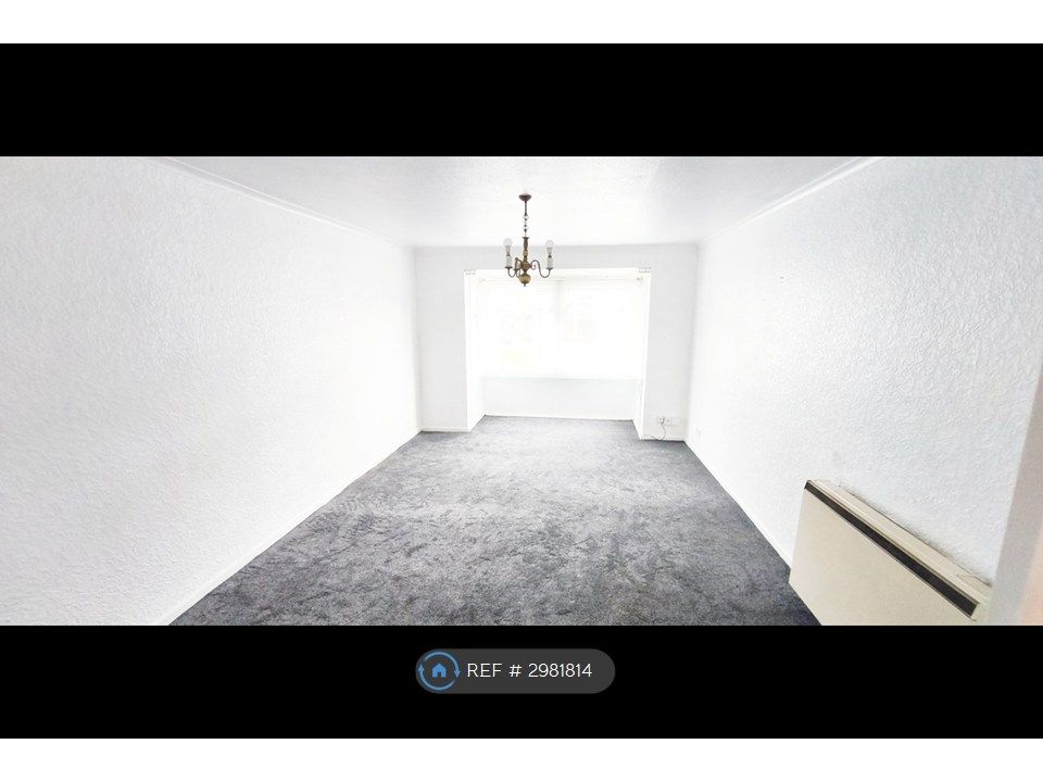 Property photo 1 of 9 Large Lounge