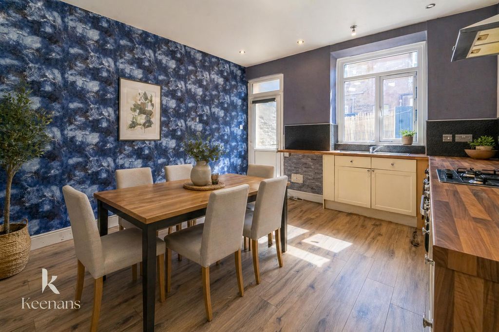 Property photo 1 of 24 Pine St (21).Png