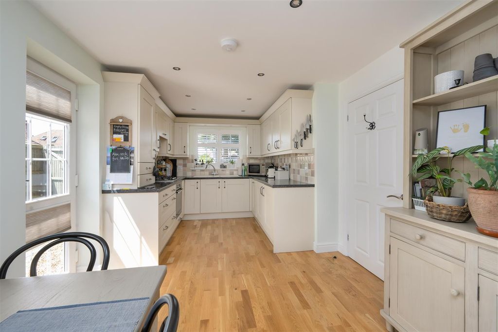 Property photo 3 of 20 Queens Road, Tankerton, Whitstable