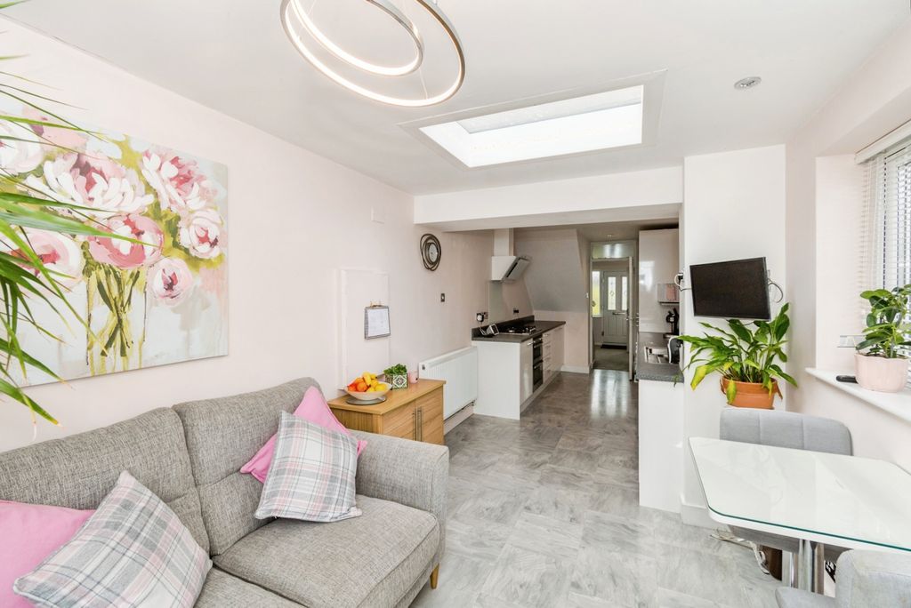 Property photo 3 of 19 Pbox-Img.Jpg
