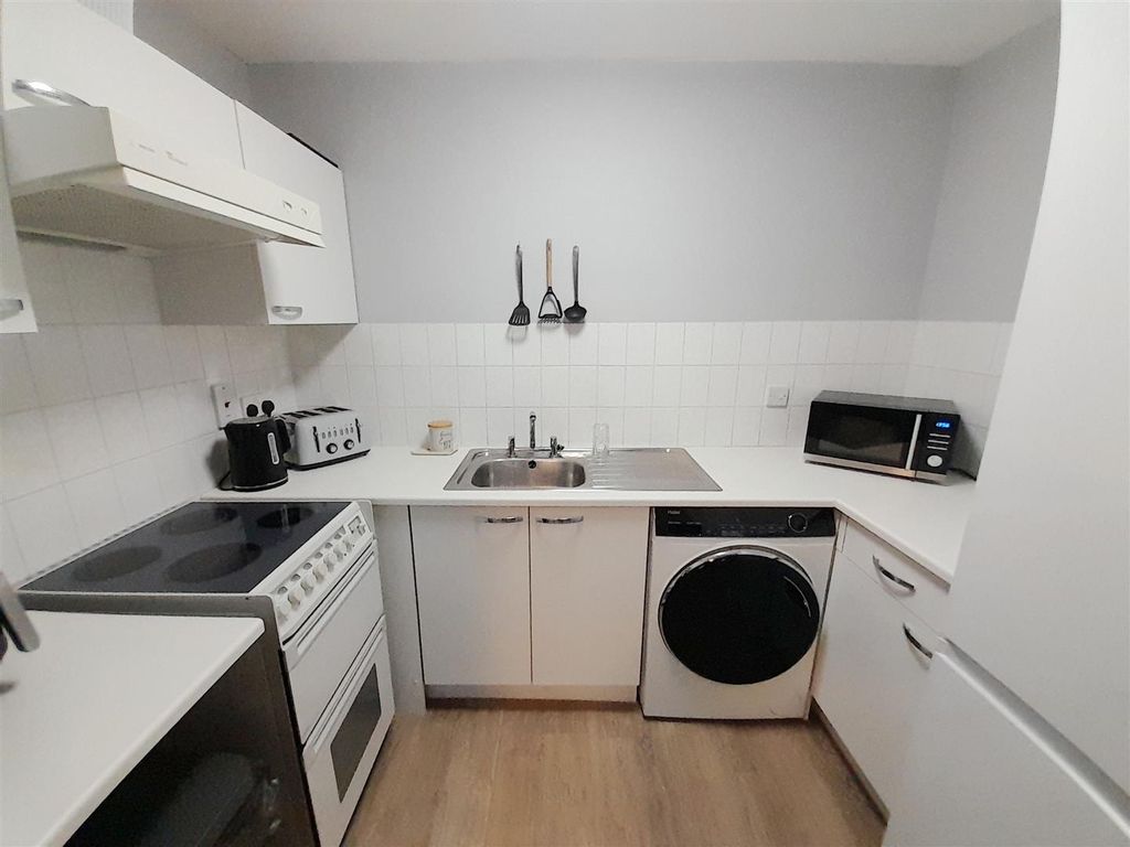 Property photo 3 of 11 4