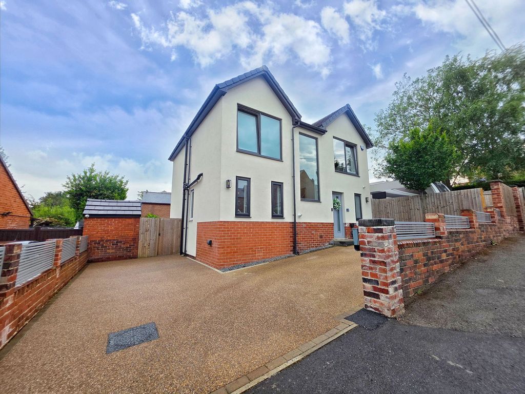Property photo 2 of 27