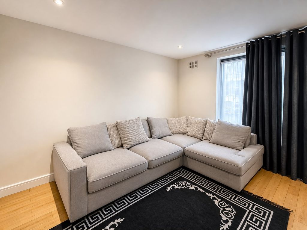 Property photo 3 of 9 Lat 4 Greenview Court, 628 Greenford Road, Greenfo