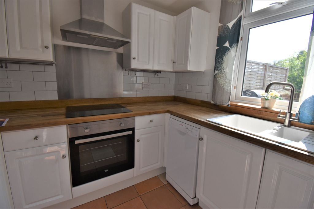 Property photo 2 of 7 Kitchen