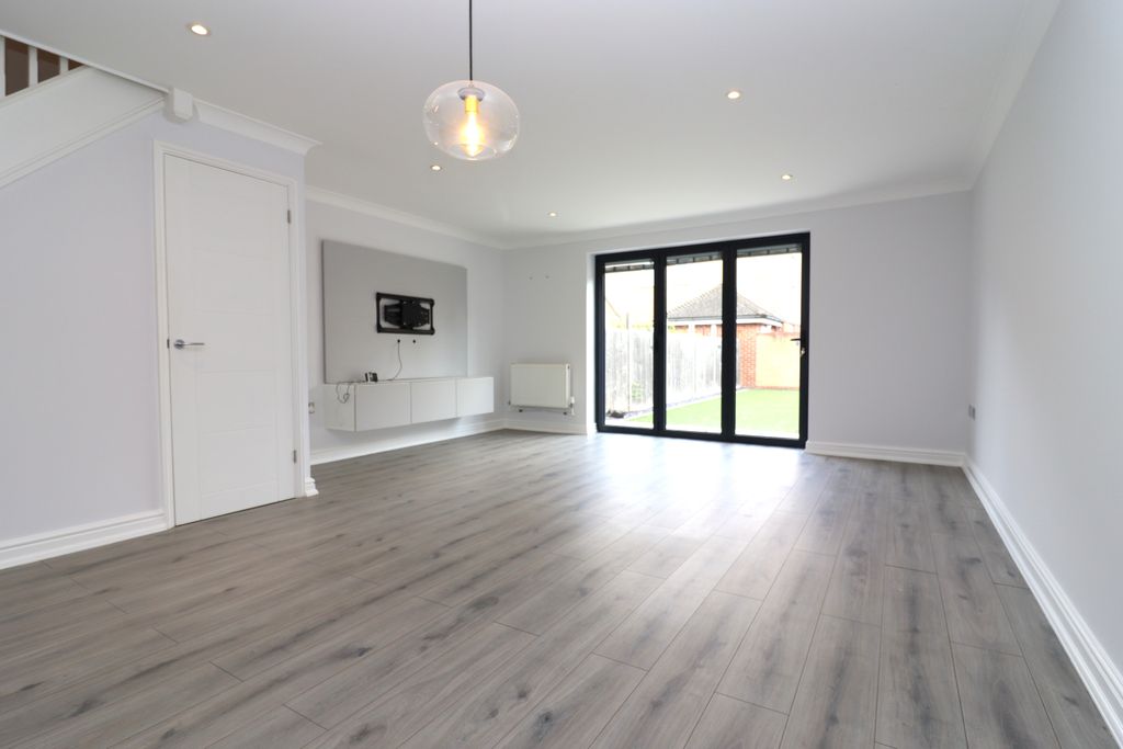 Property photo 3 of 12 19 Sherriff Close Reception 2