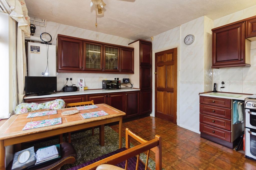 Property photo 2 of 17 Photo