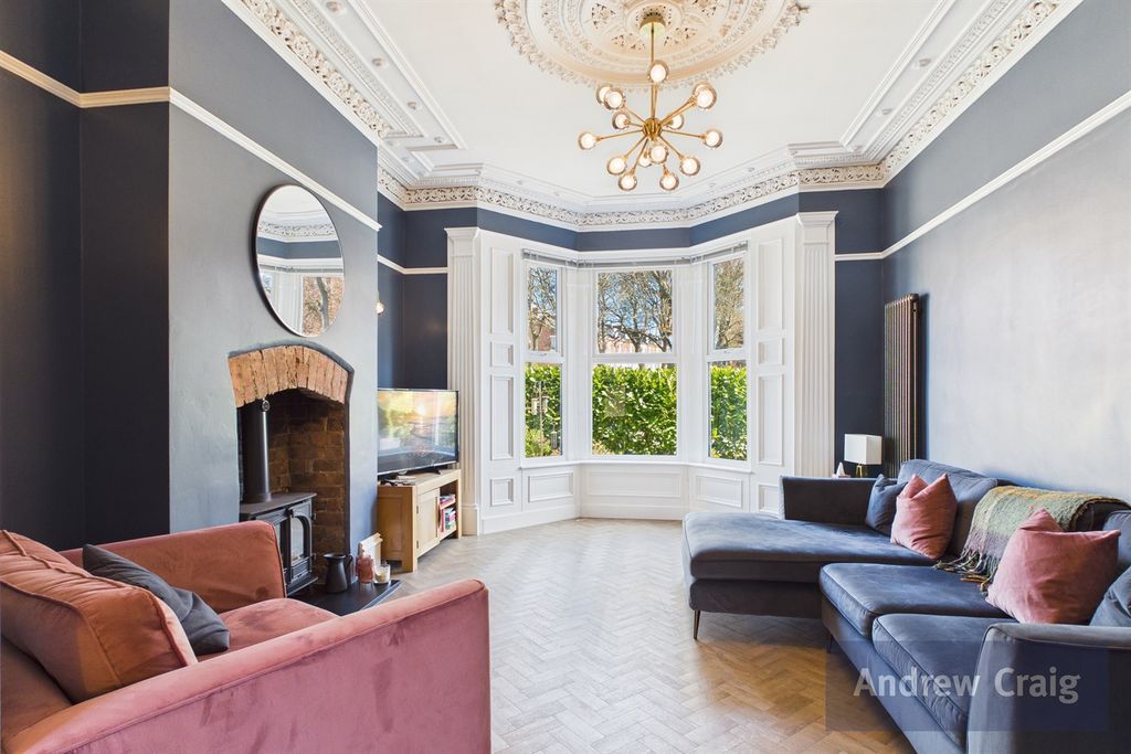 Property photo 2 of 24 Lounge