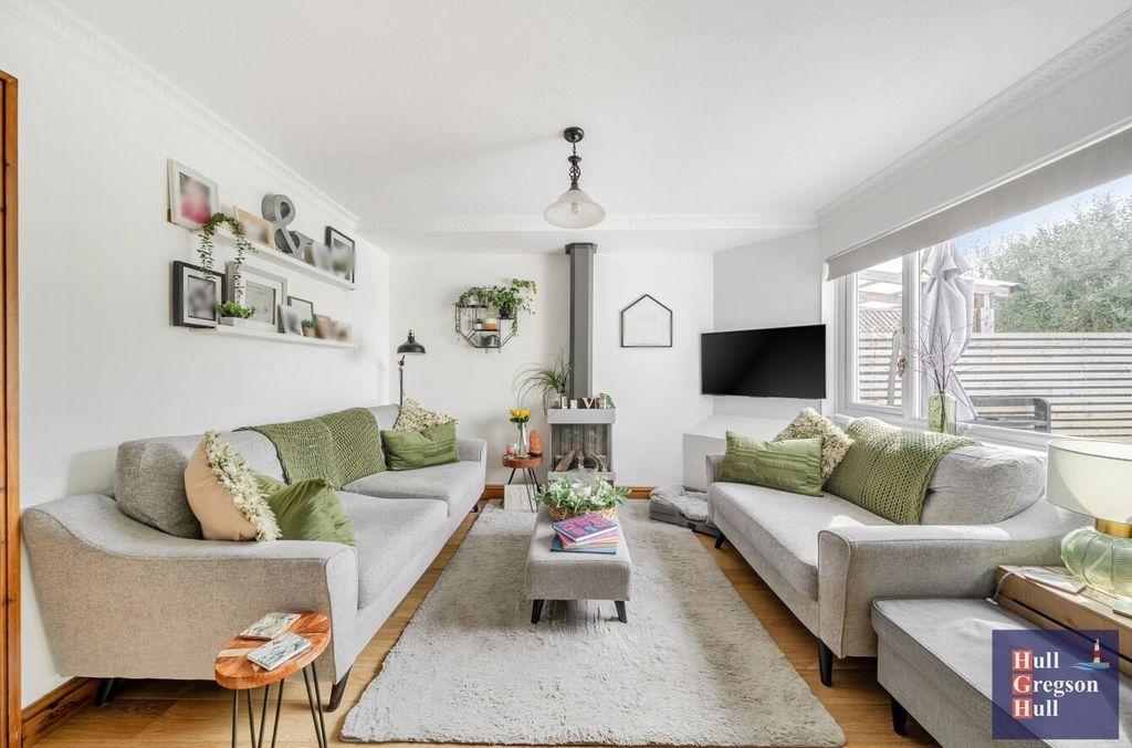 Property photo 3 of 21 B5073d11-d990-4B09-83cc-71Bbad559B65.Jpg