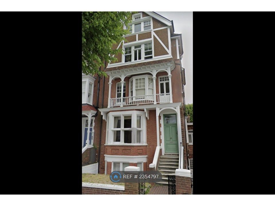 Property photo 1 of 22 Stunning First Floor Balcony Flat