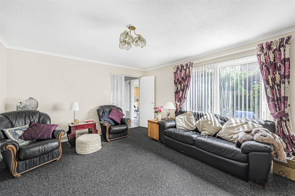 Property photo 2 of 18 Keetons Road