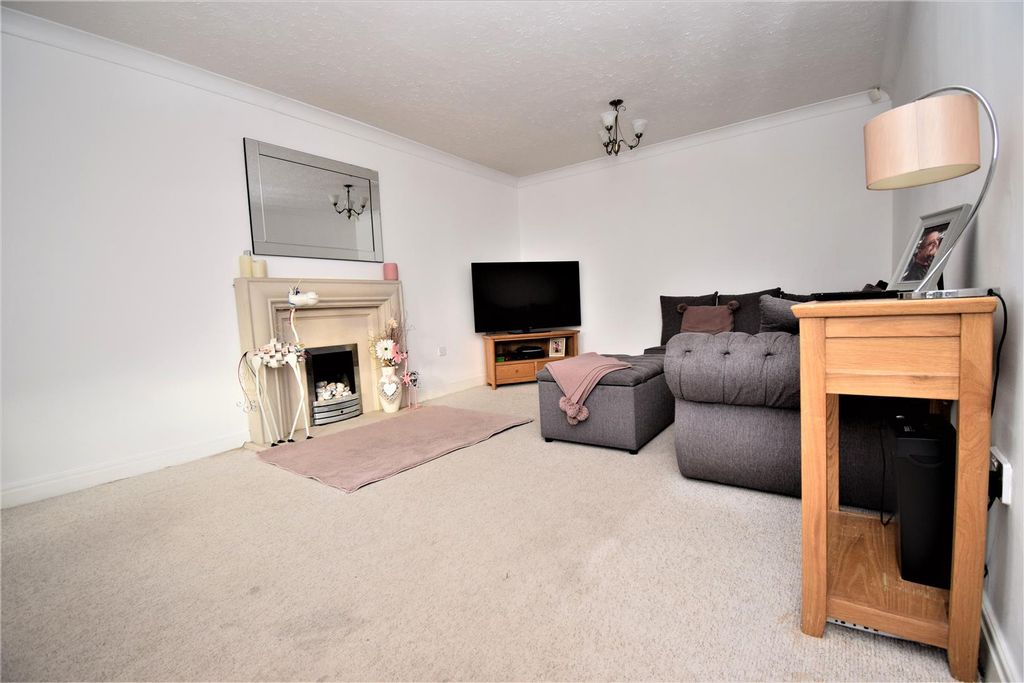 Property photo 2 of 15 Lounge