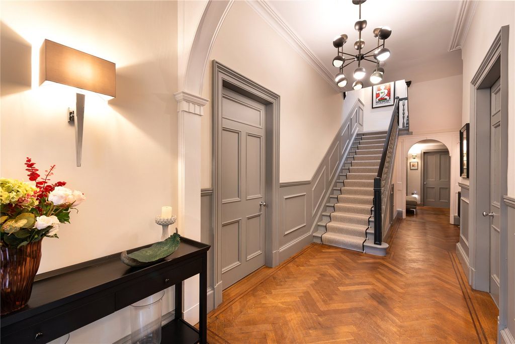 Property photo 2 of 31 Hallway